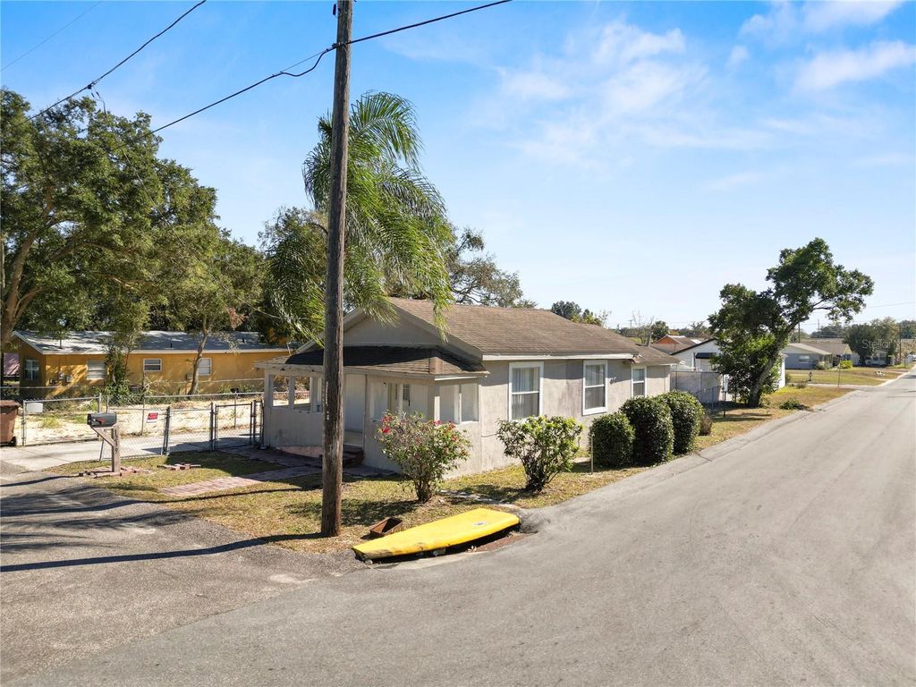 Image 33 of property listing at 1239 AVENUE K, Haines City, FL 33844