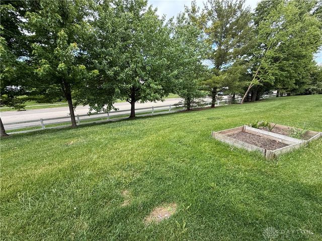 2570 King Arthur Way, Beavercreek, OH 45431