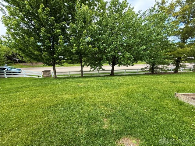 2570 King Arthur Way, Beavercreek, OH 45431