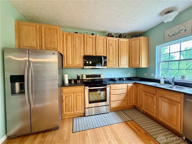 2570 King Arthur Way, Beavercreek, OH 45431