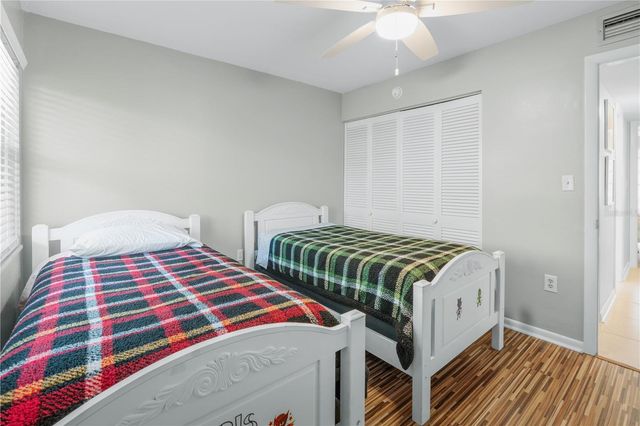 7801 11TH STREET N 302, St Petersburg, FL 33702