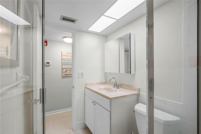 7801 11TH STREET N 302, St Petersburg, FL 33702