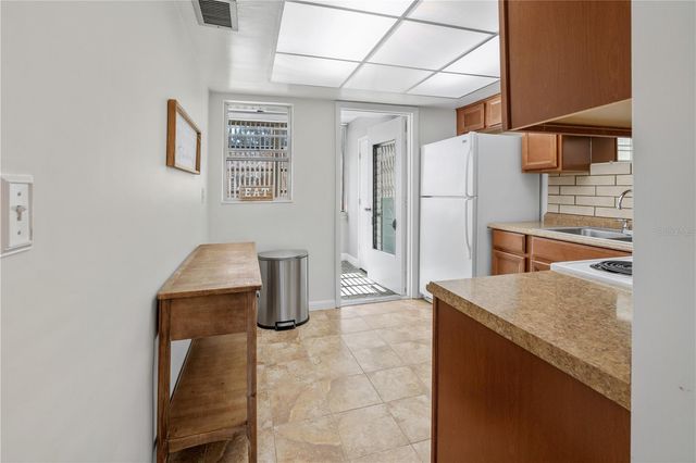 7801 11TH STREET N 302, St Petersburg, FL 33702