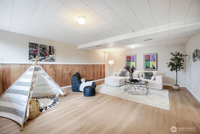 58 157th Avenue SE, Bellevue, WA 98008