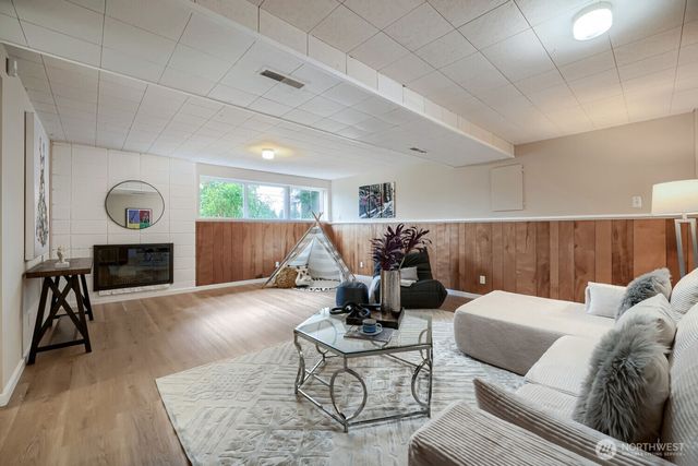 58 157th Avenue SE, Bellevue, WA 98008