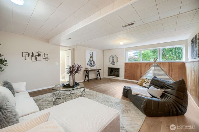 58 157th Avenue SE, Bellevue, WA 98008
