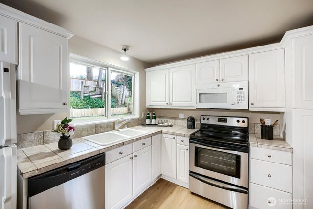 58 157th Avenue SE, Bellevue, WA 98008