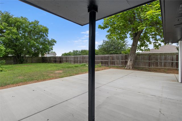600 Pierce Road, Red Oak, TX 75154