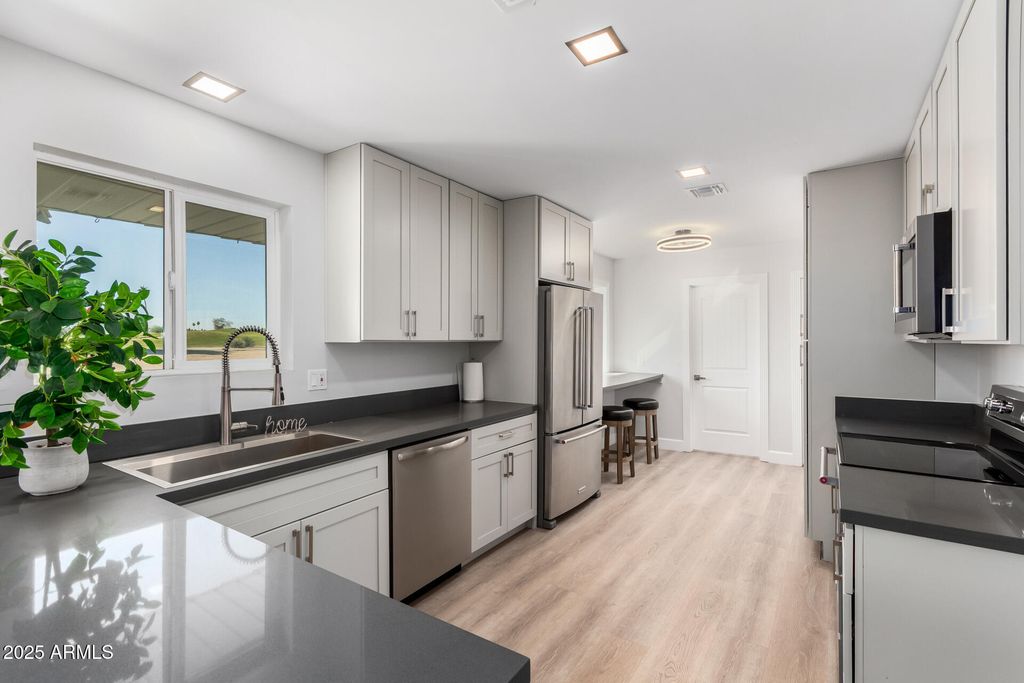 10544 W PRAIRIE HILLS Circle, Sun City, AZ 85351