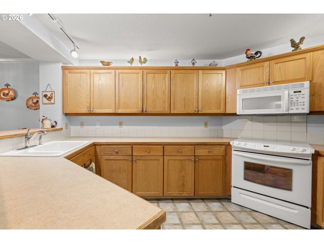 15420 Ne KNOTT St 18, Portland, OR 97230