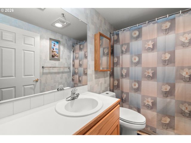 15420 Ne KNOTT St 18, Portland, OR 97230