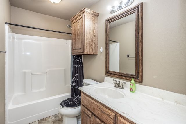 406 W Elm Street, Collinsville, TX 76233