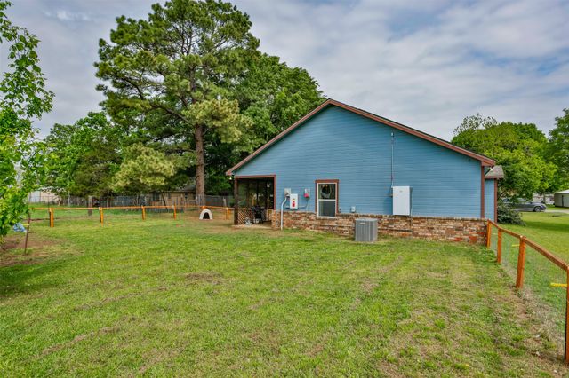 406 W Elm Street, Collinsville, TX 76233