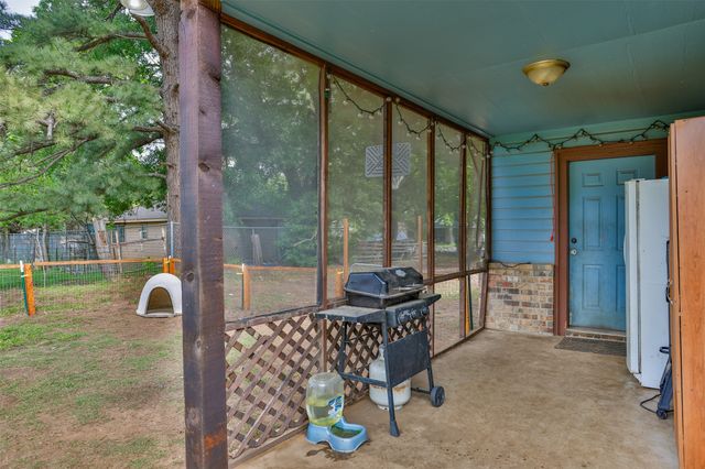 406 W Elm Street, Collinsville, TX 76233