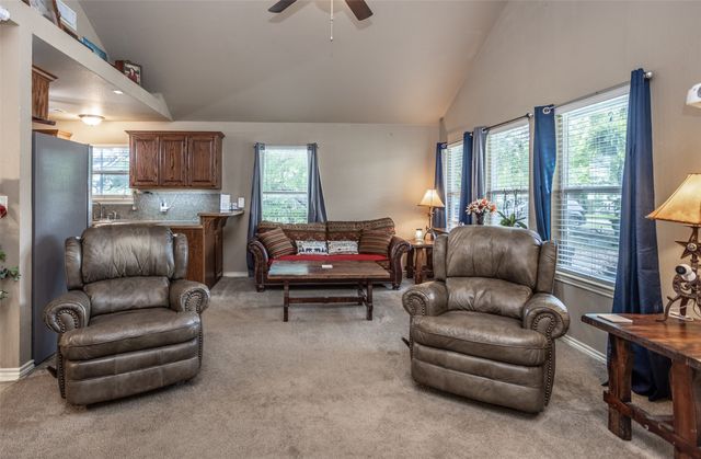 406 W Elm Street, Collinsville, TX 76233