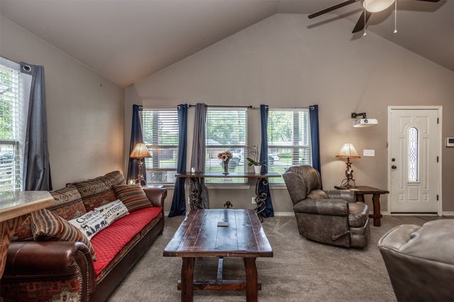 406 W Elm Street, Collinsville, TX 76233