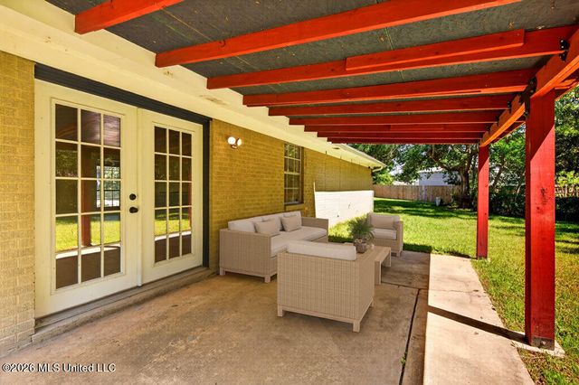 1301 Churchill Drive, Ocean Springs, MS 39564