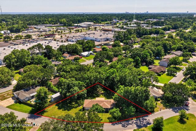 1301 Churchill Drive, Ocean Springs, MS 39564