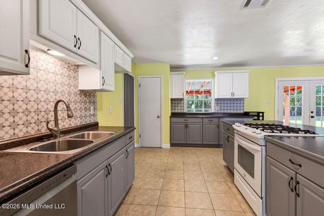 1301 Churchill Drive, Ocean Springs, MS 39564