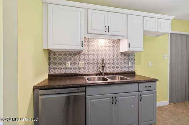 1301 Churchill Drive, Ocean Springs, MS 39564