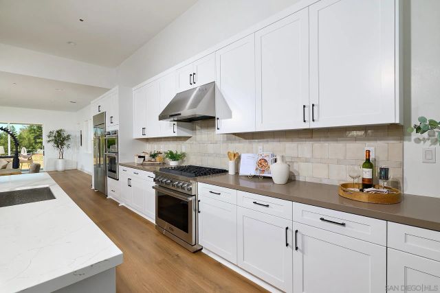 1741 Ishihara Rd, Vista, CA 92084
