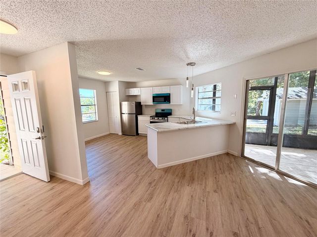 201 FERNWOOD STREET, Leesburg, FL 34748