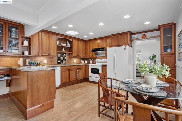 3270 Keith Ave, Castro Valley, CA 94546