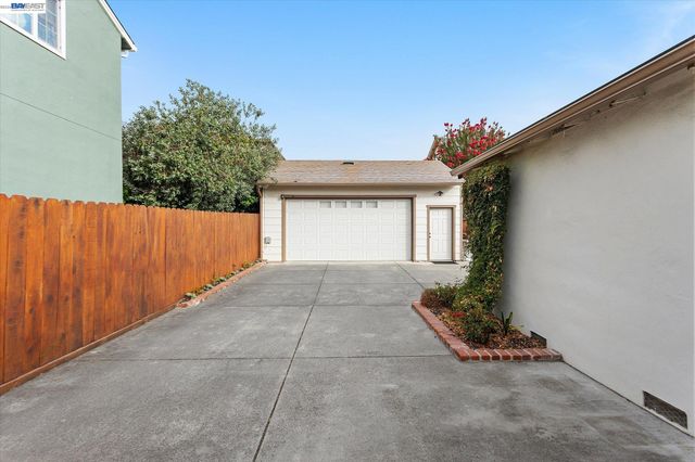3270 Keith Ave, Castro Valley, CA 94546