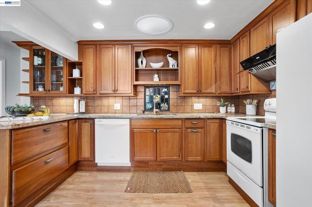 3270 Keith Ave, Castro Valley, CA 94546