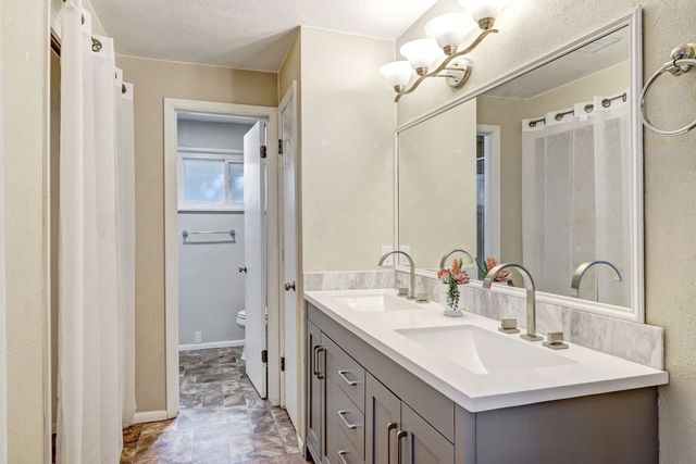 2500 La Charles Drive NE, Albuquerque, NM 87112