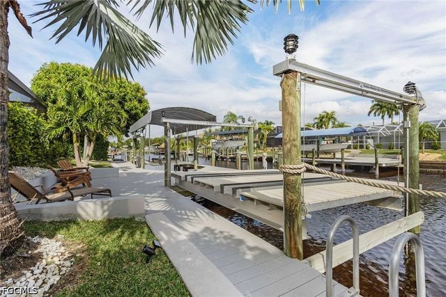 5325 Delano CT, Cape Coral, FL 33904