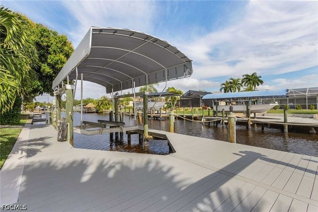 5325 Delano CT, Cape Coral, FL 33904