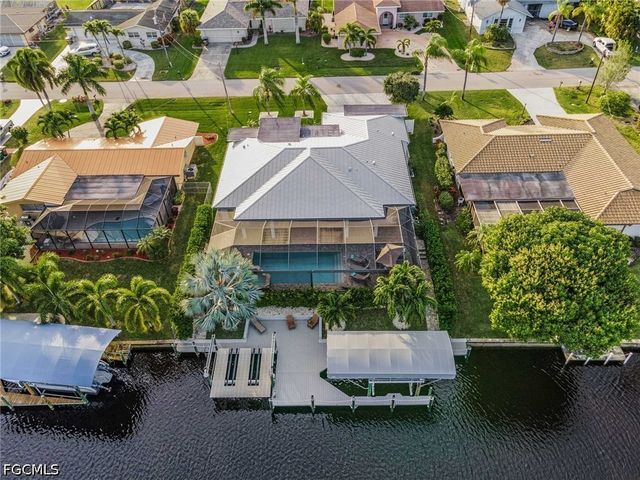 5325 Delano CT, Cape Coral, FL 33904