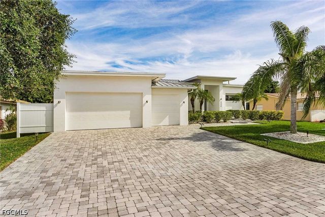 5325 Delano CT, Cape Coral, FL 33904