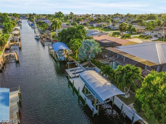 5325 Delano CT, Cape Coral, FL 33904