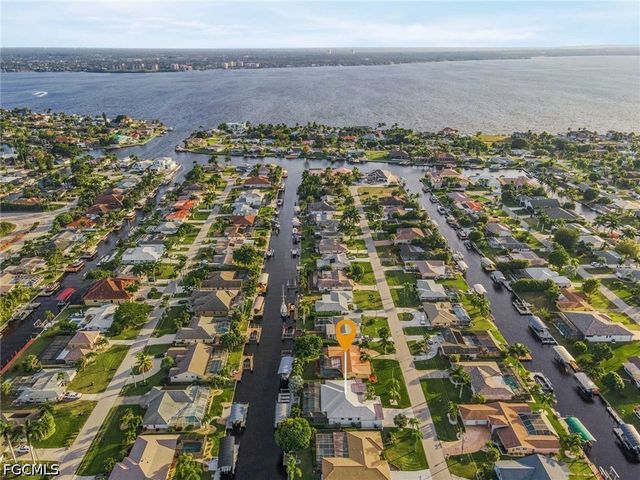 5325 Delano CT, Cape Coral, FL 33904