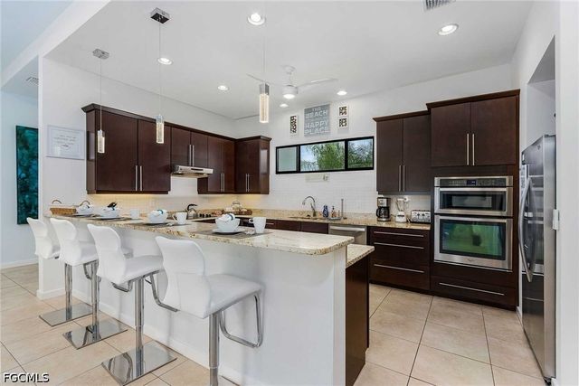 5325 Delano CT, Cape Coral, FL 33904