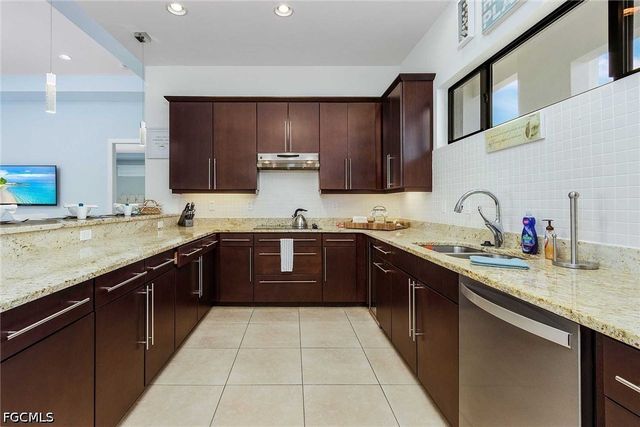 5325 Delano CT, Cape Coral, FL 33904