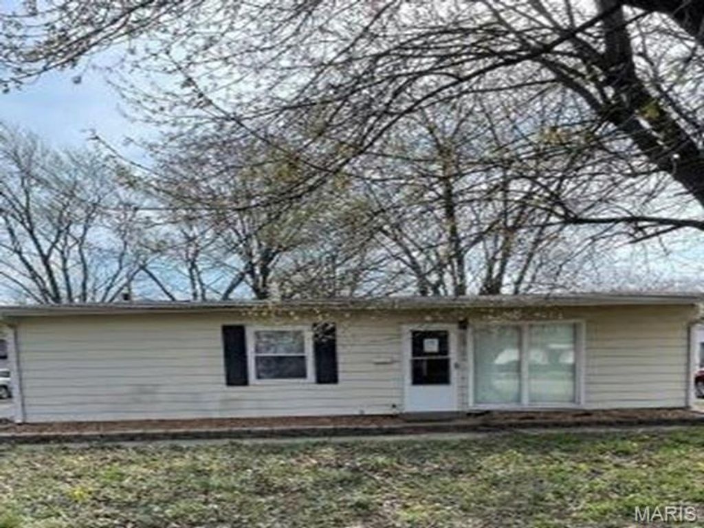 128 Saint Thomas Lane, Cahokia, IL 62206