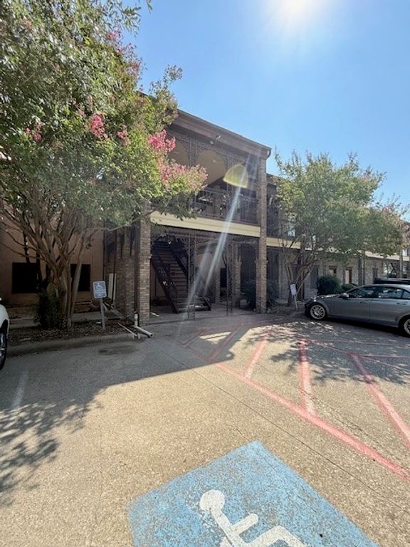 362 OAKS Trail 123, Garland, TX 75043