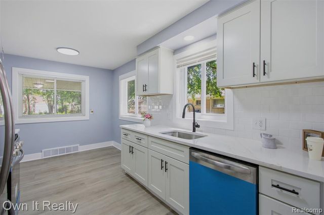 23700 Marlow Street, Oak Park, MI 48237