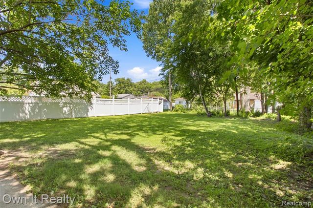 23700 Marlow Street, Oak Park, MI 48237