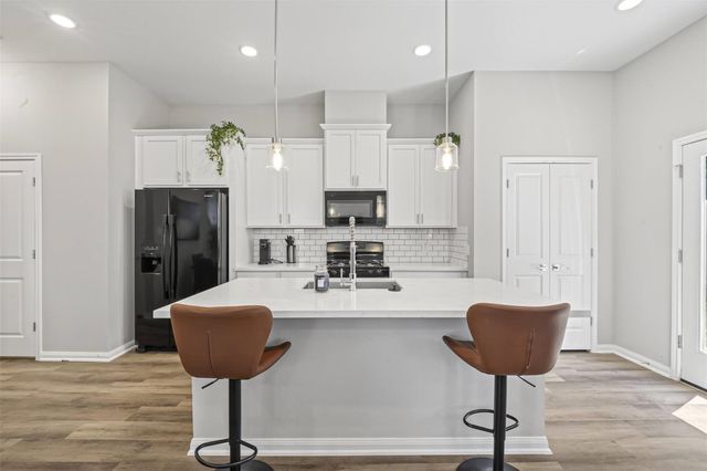 8135 Esther Acres Lane, Houston, TX 77088
