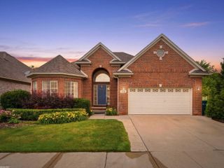30161 Trailwood Drive, Warren, MI 48092