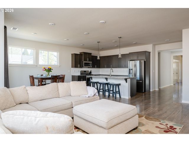 37451 PINK St, Sandy, OR 97055