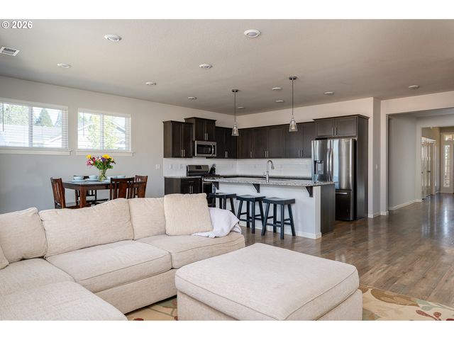 37451 PINK St, Sandy, OR 97055