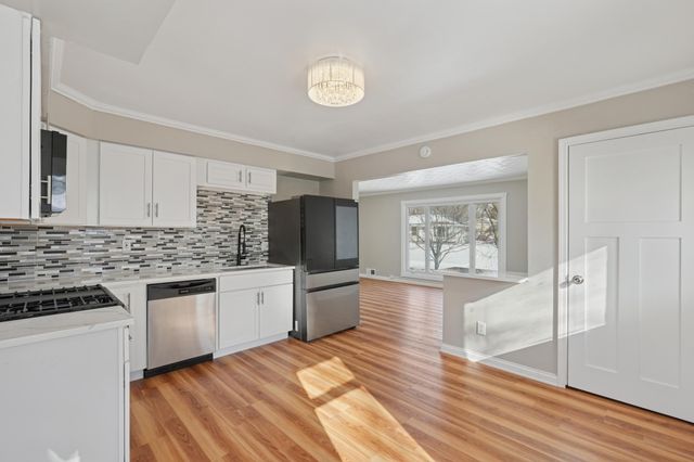 761 Bartelmy Lane N, Maplewood, MN 55119