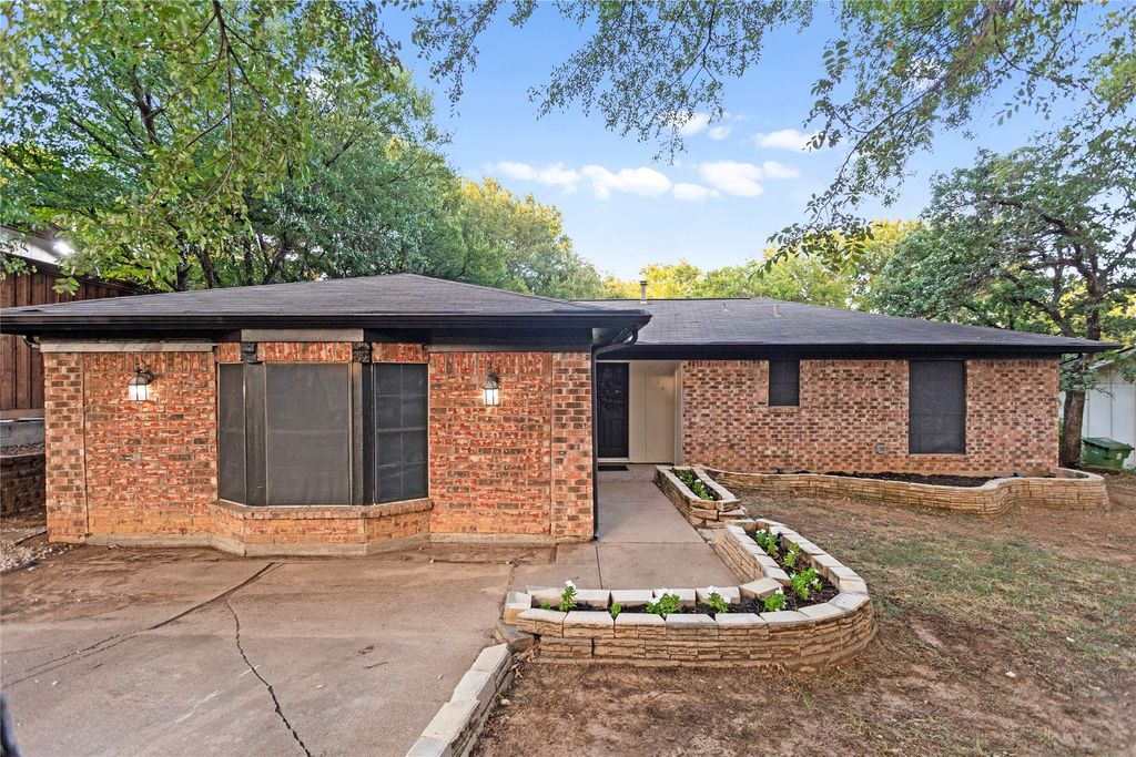 7024 Payte Lane, North Richland Hills, TX 76182
