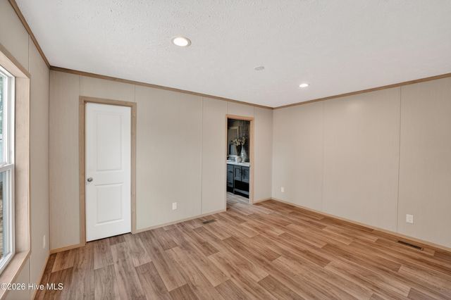 108 Pond View Circle, Hampstead, NC 28443