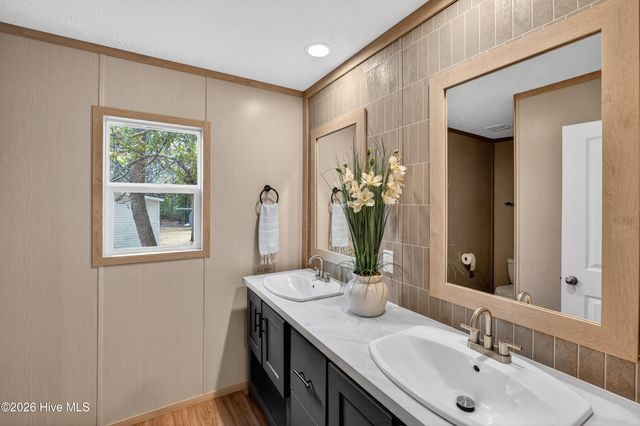 108 Pond View Circle, Hampstead, NC 28443